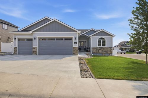 1181 River Heights Dr, Mills, WY, 82604-2119 | Card Image