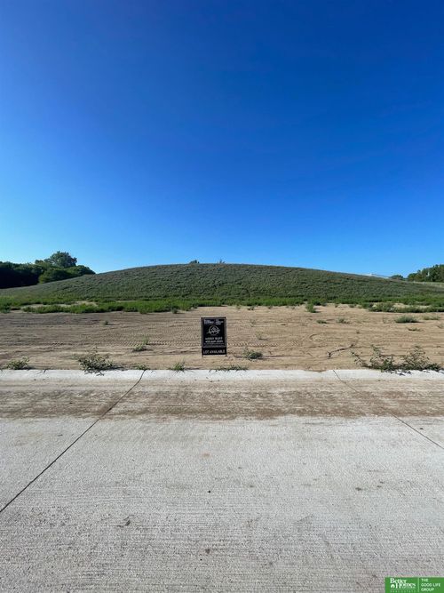22013 Hackberry Cir, Gretna, NE, 68028 | Card Image