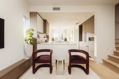 380 W 45th Ave, Vancouver, BC, V5Y | Card Image