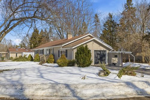 4 Wayne Cres, Carrying Place, ON, K0K1L0 | Card Image