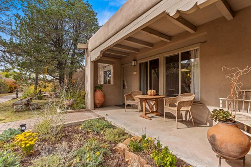 58-320 Artist Rd, Santa Fe, NM, 87501-2079 | Card Image