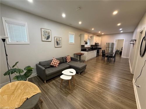 {{alt}} | Card Image