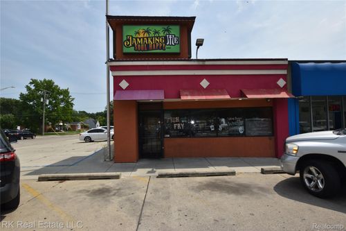 19840 Kelly Rd, Harper Woods, MI, 48225-1914 | Card Image