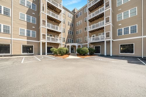 109-8 Walnut St, Peabody, MA, 01960-8619 | Card Image