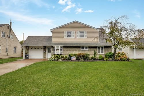 45 Shotgun Ln, Levittown, NY, 11756-1156 | Card Image