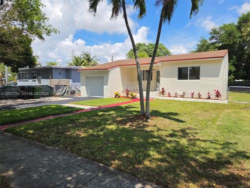 815 Ne 134th St, North Miami, FL, 33161-4123 | Card Image