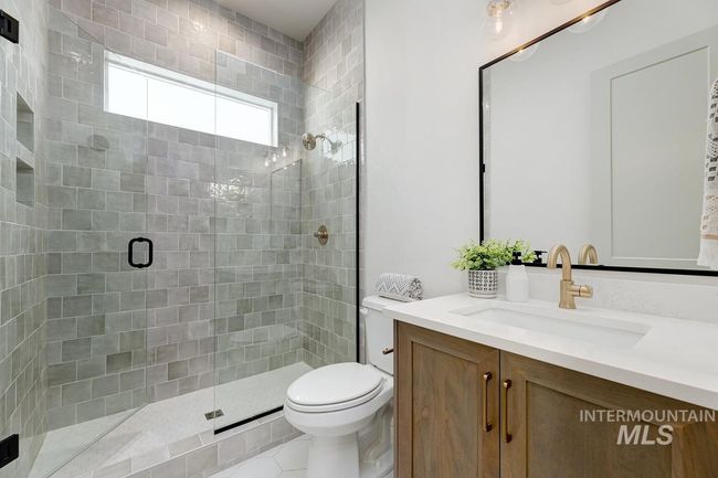 5813 E Marmount Ct, House other with 5 bedrooms, 5 bathrooms and 4 parking in Boise ID | Image 25