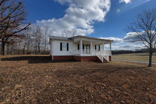 104 B V Young Rd, Westmoreland, TN, 37186-5300 | Card Image