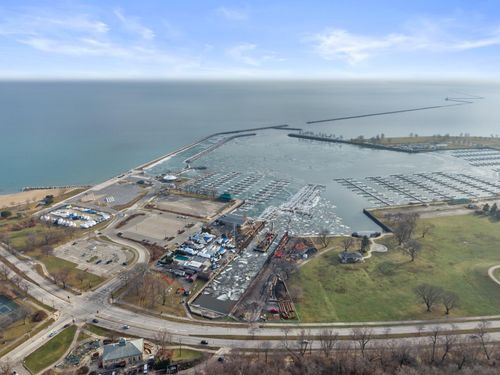 1920 N Farwell Ave, Milwaukee, WI, 53202-1571 | Card Image