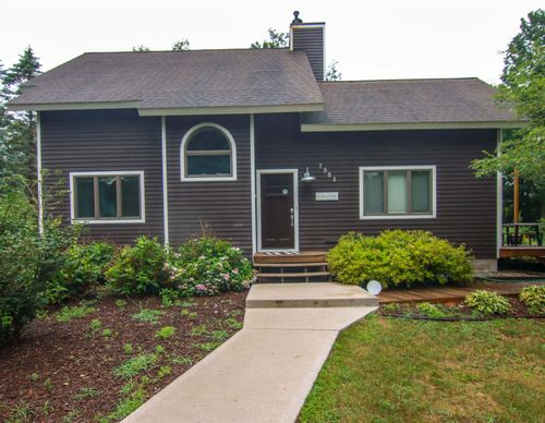 7984 Ontonagon Dr, Thompsonville, MI, 49683-9385 | Card Image