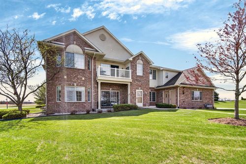 unit-212-9296 Creekside Cir, Pleasant Prairie, WI, 53158-3284 | Card Image
