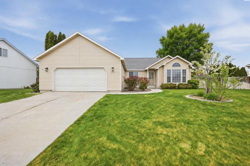 2714 S Zillah Court, Kennewick, CA, 93937-9999 | Card Image