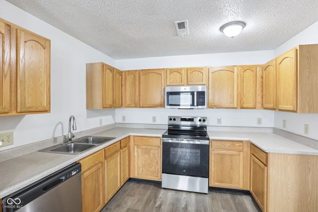 13355 Heroic Way, House other with 3 bedrooms, 3 bathrooms and null parking in Fishers IN | Image 10