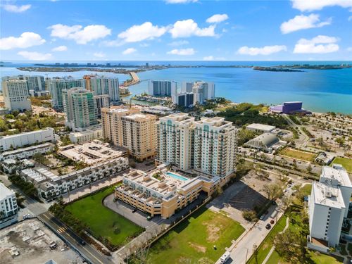 321a-800 N Tamiami Trl, SARASOTA, FL, 34236-4002 | Card Image
