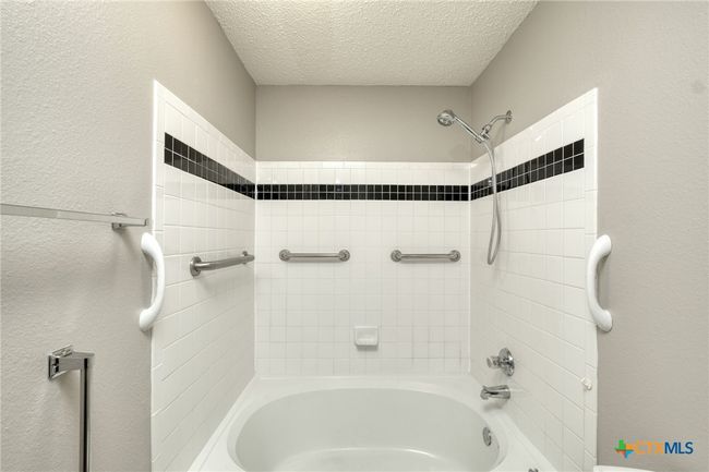 Large garden tub with shower | Image 21
