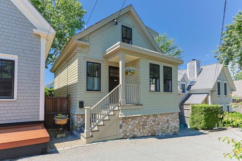24 Cottage St, Provincetown, MA, 02657-1216 | Card Image