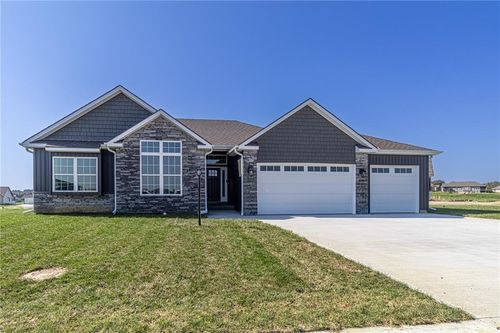 4700 Woodland Shores Dr, Saint Joseph, MO, 64505-8610 | Card Image