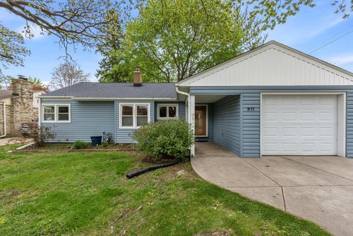 811 N Hine Avenue, Waukesha, WI, 53188 | Card Image