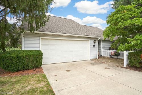 2069 Saxony Dr, Akron, OH, 44313-8057 | Card Image