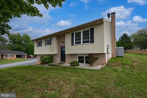 979 Daniel Dr, Stevens, PA, 17578-9614 | Card Image