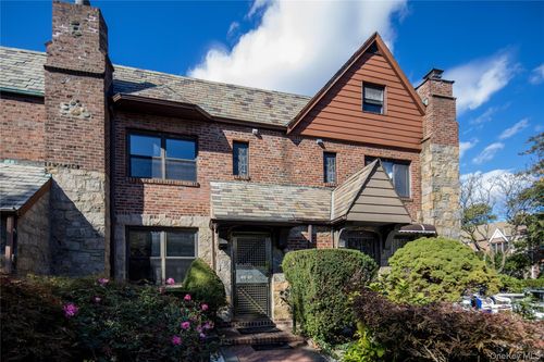 86 62nd Ave, Rego Park, NY, 11374-2729 | Card Image