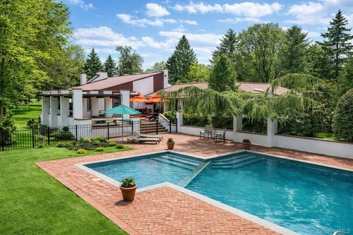 8 Plaka Ct, Glen Head, NY, 11545-2019 | Card Image