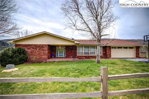 304 Evergreen Ln, Boone, NC, 28607-9468 | Card Image