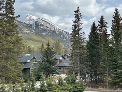 140 Kootenay Ave, House detached with 5 bedrooms, 3 bathrooms and 6 parking in Banff AB | Image 2