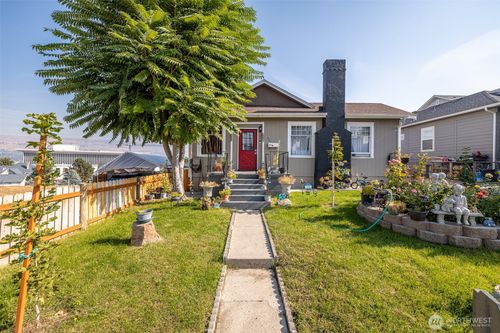 221 Okanogan Ave, Wenatchee, WA, 98801-2960 | Card Image