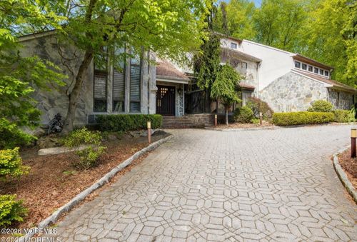 9 Sherwood Ct, Holmdel, NJ, 07733-2057 | Card Image