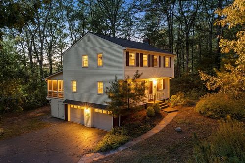 17 Farm St, Medway, MA, 02053-1339 | Card Image