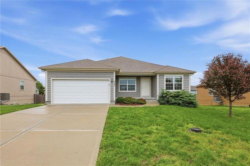 737 S Cypress St, Gardner, KS, 66030-8412 | Card Image