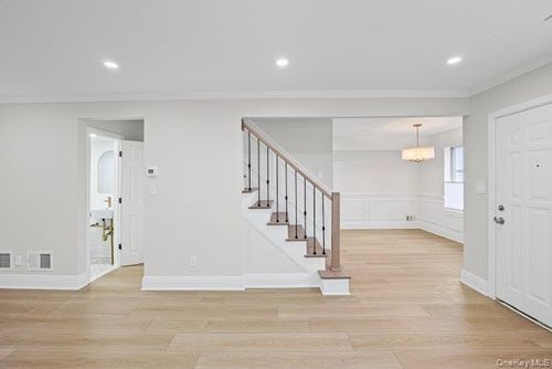 25 Alhambra Dr, Oceanside, NY, 11572-5425 | Card Image