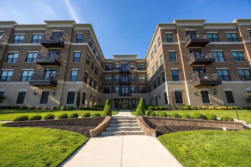 201-1670 E Broad St, Columbus, OH, 43203-2137 | Card Image