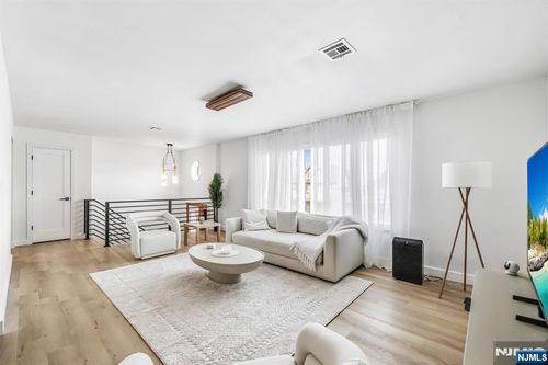 123 Chestnut St, Garfield, NJ, 07026-2705 | Card Image