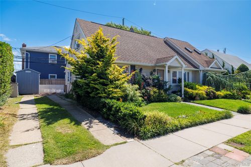 134 Cleveland Ave, Long Beach, NY, 11561-3811 | Card Image
