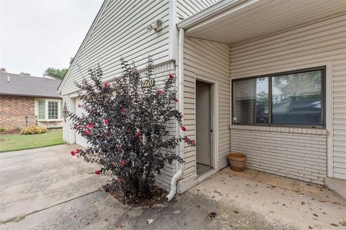 12220 Banyan Ln, Oklahoma City, OK, 73162-1908 | Card Image