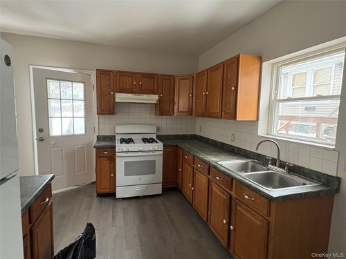 56 Wisner Ave, Middletown, NY, 10940-3621 | Card Image