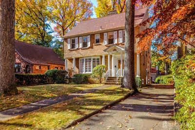 11 Cliffwood Place, House other with 4 bedrooms, 3 bathrooms and null parking in Metuchen NJ | Image 2