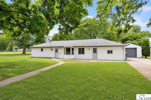 315 Buck Ave Ne, Madelia, MN, 56062-1750 | Card Image