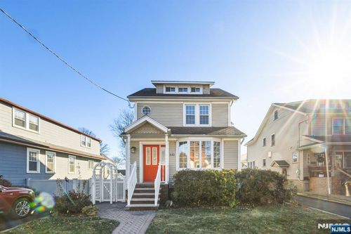 331 Mountain Way, Rutherford, NJ, 07070-2815 | Card Image