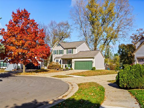 825 Huntclub Blvd, Auburn Hills, MI, 48326-3685 | Card Image