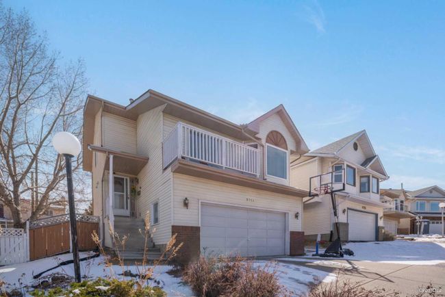 9711 Sanderling Way Nw, Home with 5 bedrooms, 3 bathrooms and 4 parking in Calgary AB | Image 4