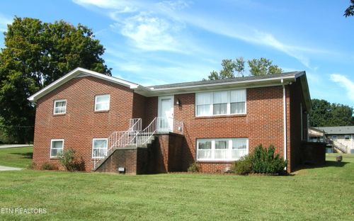 2102 Sentell Cir, Maryville, TN, 37803-8872 | Card Image