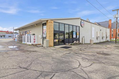 201 N Main St, Fairmount, IN, 46928-1629 | Card Image
