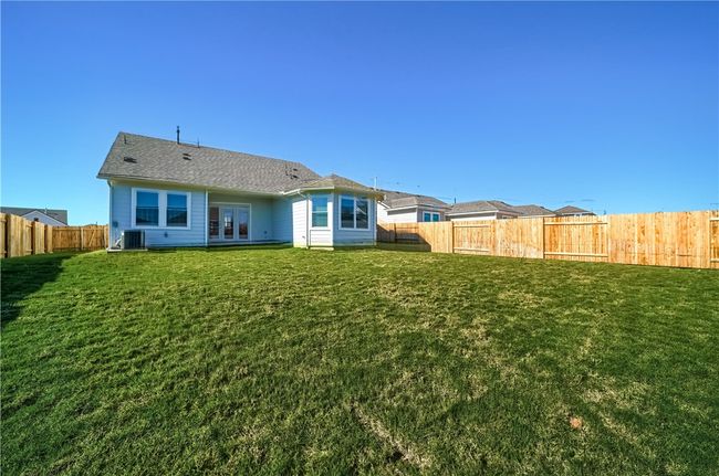 307 Cold Spring Loop, House other with 3 bedrooms, 2 bathrooms and 3 parking in Bastrop TX | Image 4