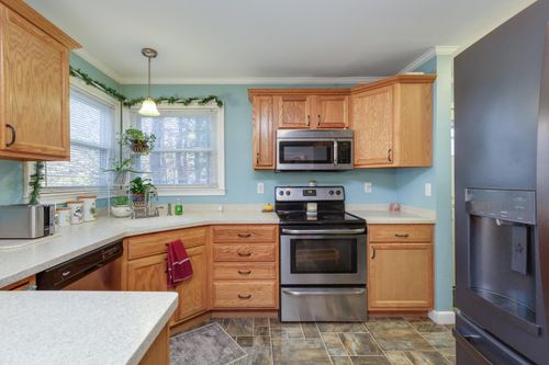 7 Currier Rd, Concord, NH, 03301-7906 | Card Image