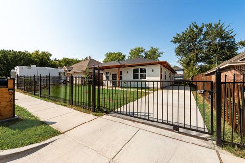 921 Bessie St, Fort Worth, TX, 76104-1532 | Card Image