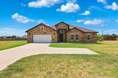 100 W Short Meadow Dr, Lytle, TX, 78052-3986 | Card Image