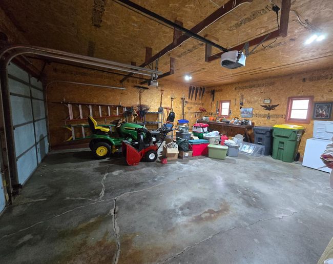 Double attached garage with work bench | Image 46